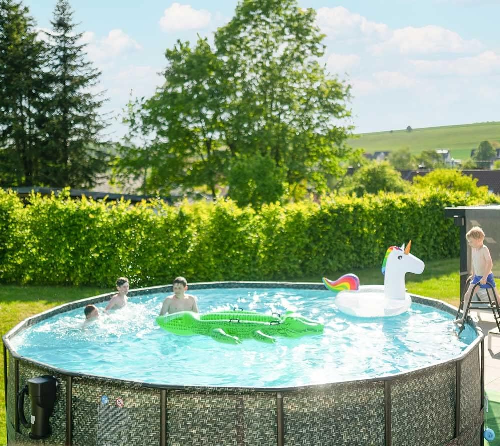 Summer Waves Frame Pool Komplettset | Rund 549x132 cm Rattan Optik Grau | Aufstellpool Set | Gartenpool & Schwimmbecken inkl. Filterpumpe, Bodenvlies, Abdeckplane & Einstiegsleiter